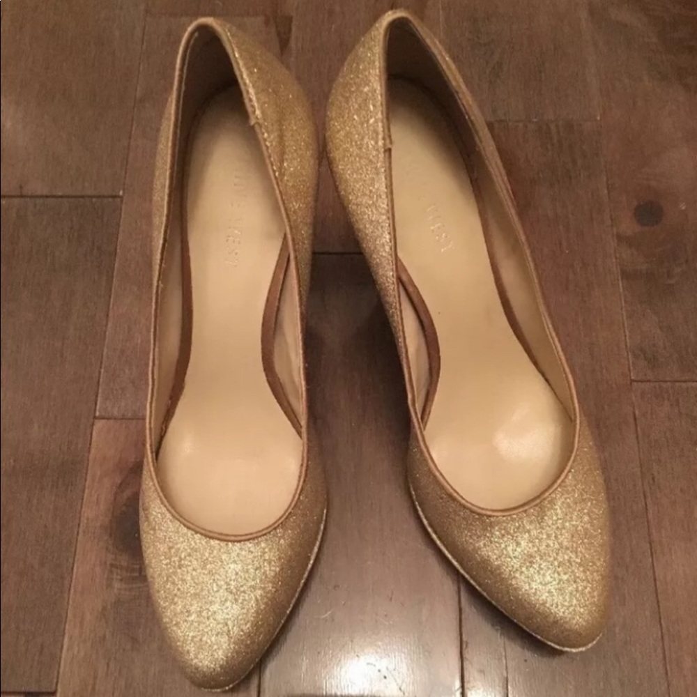 Women’s Nine West shoes, pumps, gold, size 6